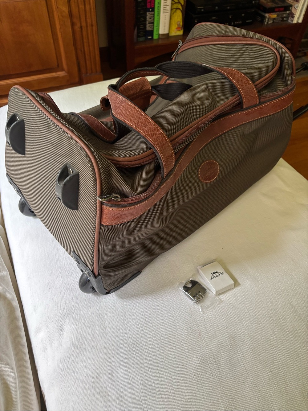 Longchamp Classic Dark Green with Leather Trim Weekend Duffel & Backpack Set - Picture 8 of 8